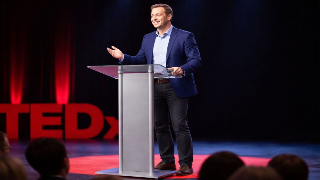 GlassPodium Alüminyum Konuşma Kürsüsü: Modern, Şık ve Profesyonel Sunumların Yeni Standardı