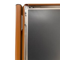 Kahverengi Alüminyum Ayaklı Poster ve Reklam Panosu – Açılır Kapak (İnfo Pano)