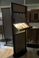 Işıklı Restoran Menü Standı | Alüminyum Çift Taraflı Menü Panosu ve Restoran Karşılama Standı