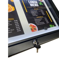 2xA4 Kilitli Restoran Menü ve Bilgi Panosu Kilitli Su Geçirmez İç ve Dış Mekan Tekerlekli
