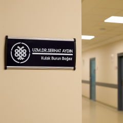 Modern Bombeli Alüminyum Kapı İsimliği